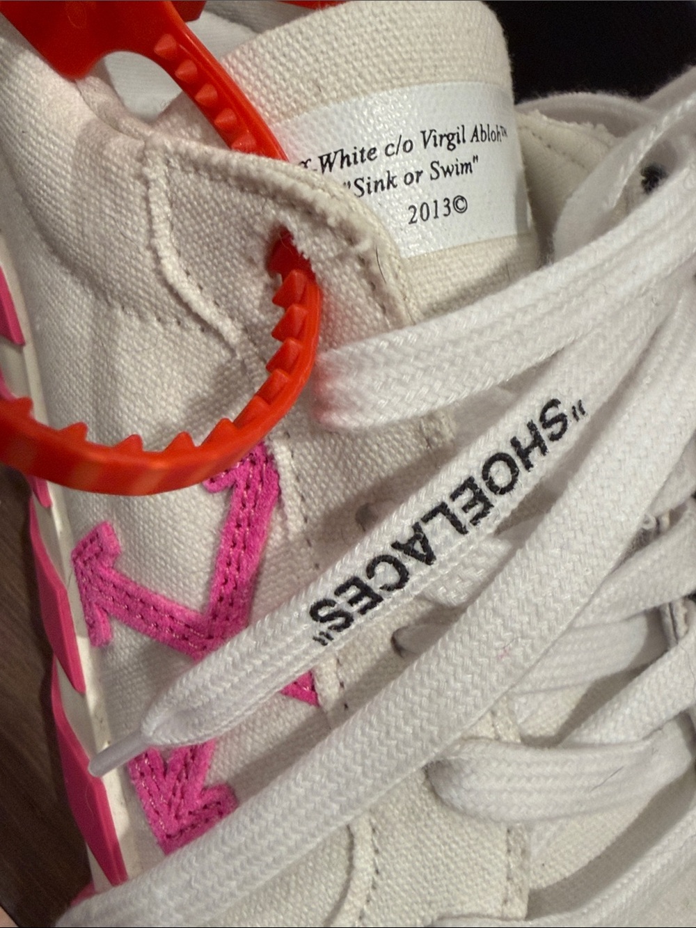Off-White - Picture 2 of 4